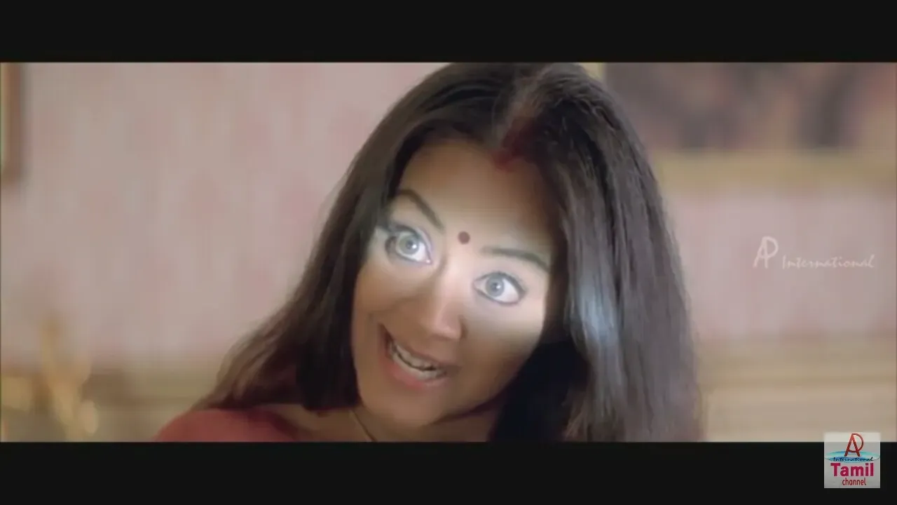 Jyothika staring with wide intense angry eyes in Chandramukhi