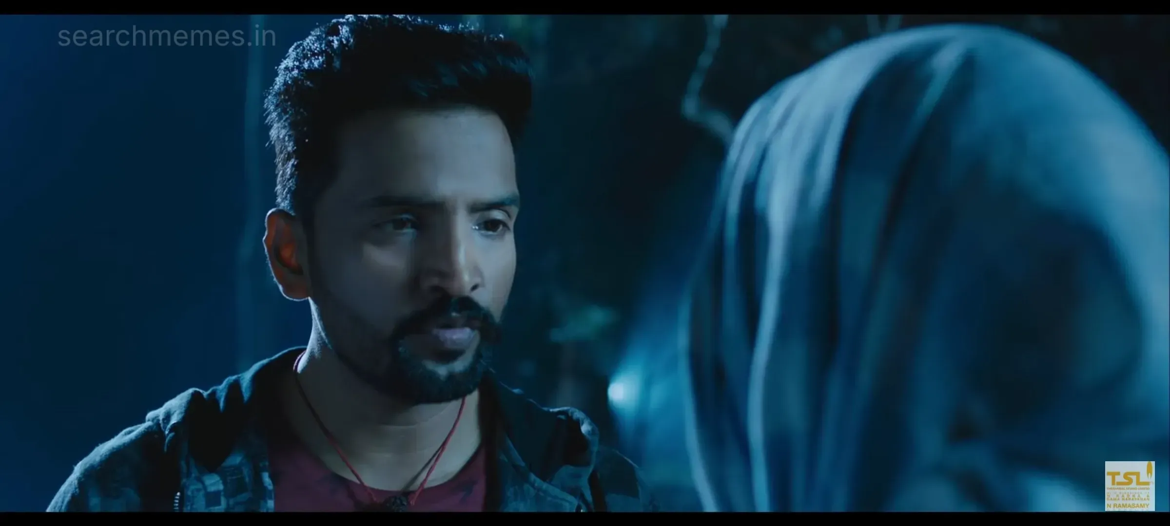 Santhanam in a comedy scene from Dhilluku Dhuddu