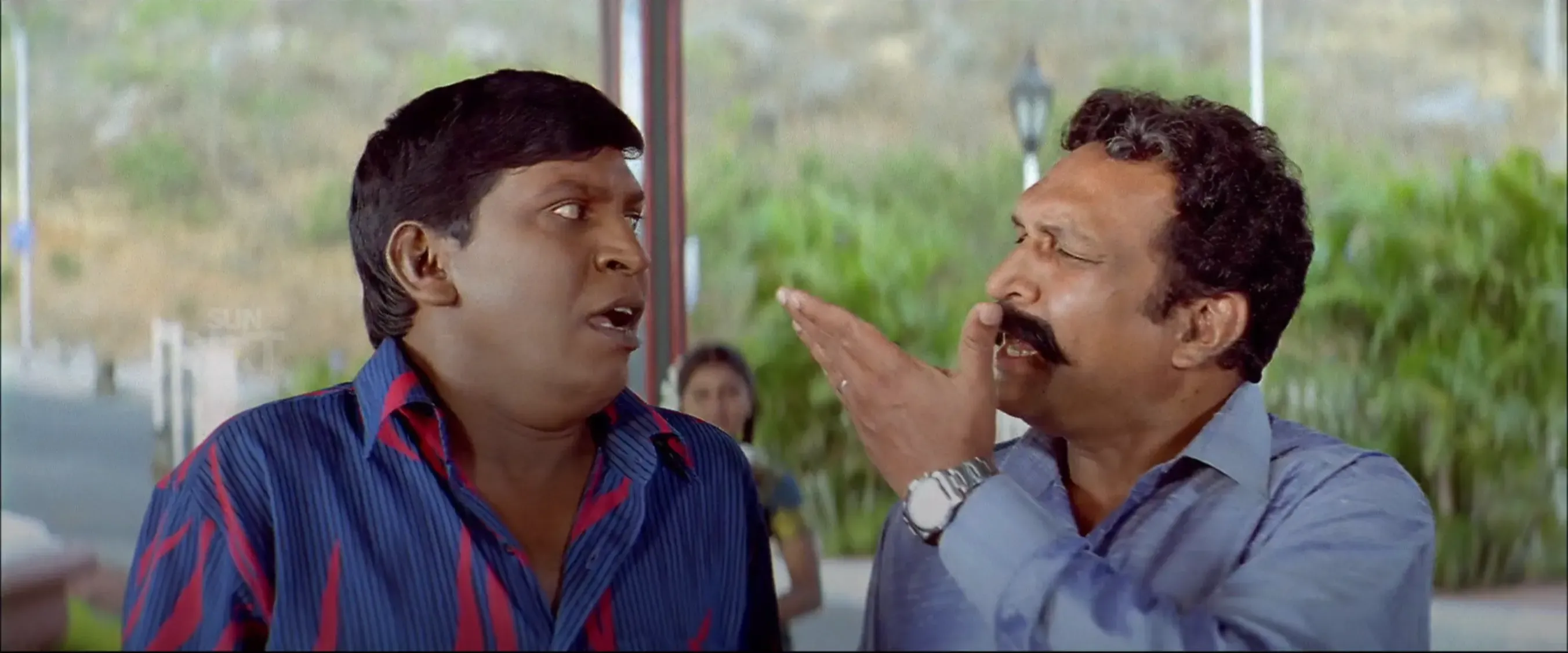 Nassar waving his hand to shut down a shocked Vadivelu in Chandramukhi
