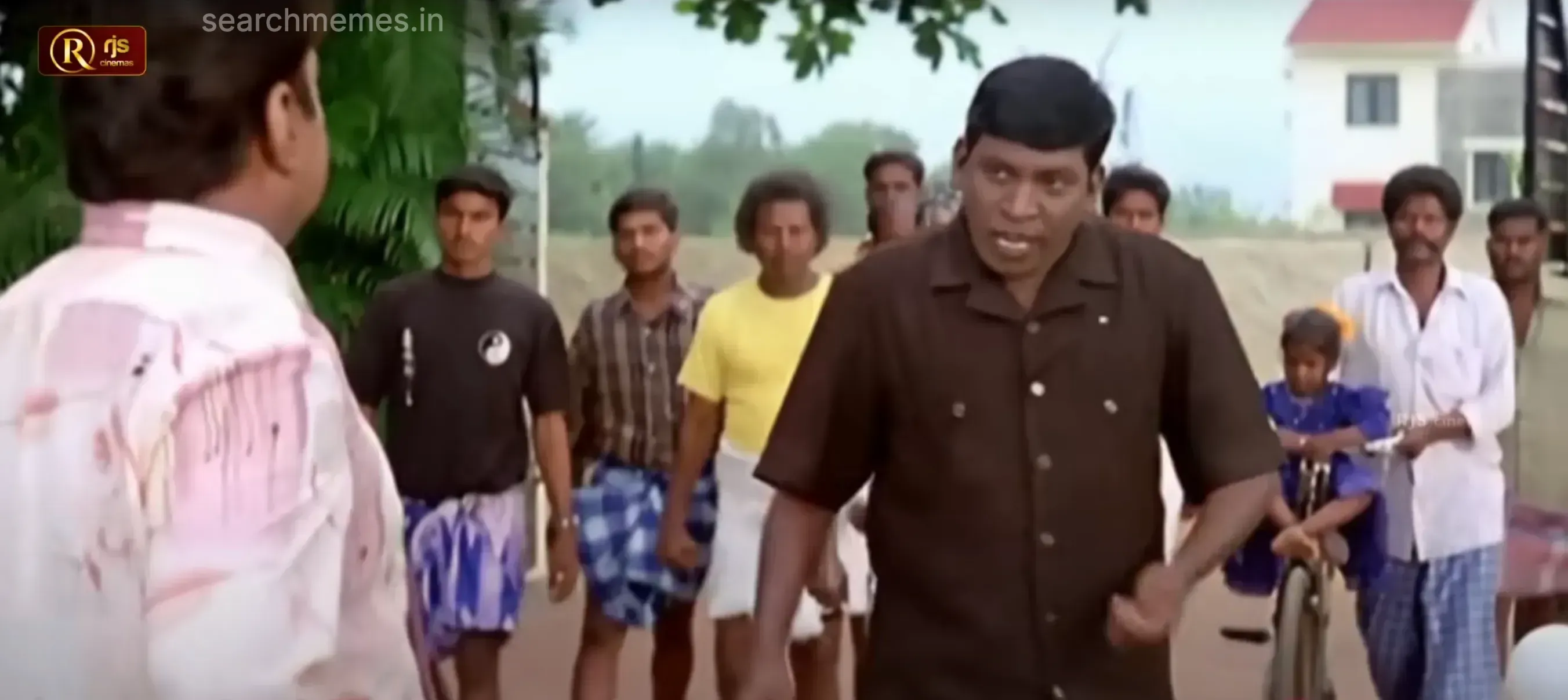Vadivelu speaking casually with outstretched hand requesting money