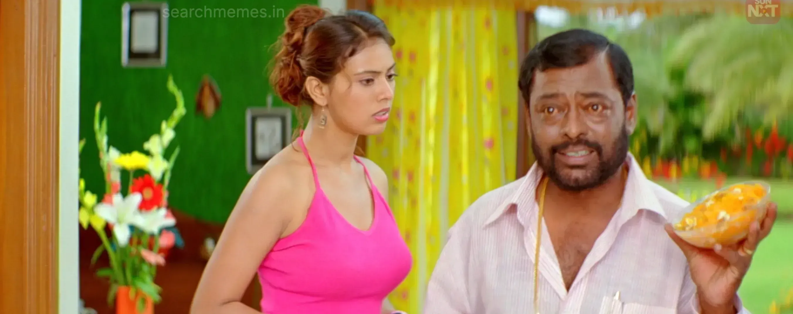 Manivannan smiling while holding a bowl of halwa in Something Something Unakkum Enakkum